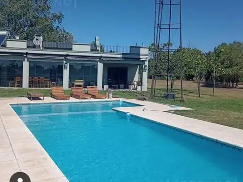 Campo en Venta de 15 Ha. 3 casas, 2 piletas, Caballerizas. Corrales. Exaltación de la Cruz.
