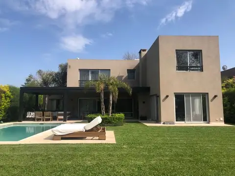 Casa en Alquiler de 5 dormitorios