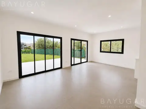 Casa en Venta en Pilar del Este - San Ramon, USD 165.000