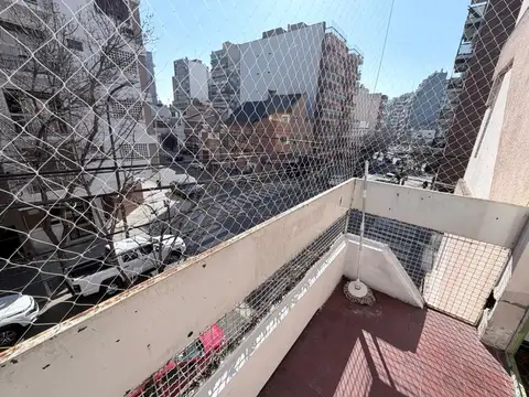 Semipiso 3 Ambientes Al Frente C/ 2 Balcones. Cocina Indep C/ Lav. Excelente Ubicación a 1 Cuadra del Parque!