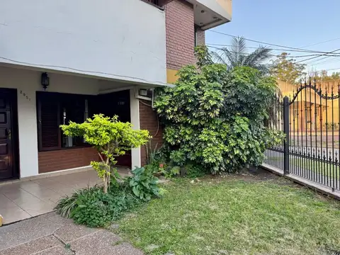 Casa 6 ambientes con 3 baños