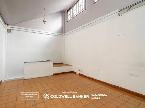 Local comercial en venta 2 pisos en Galeria Nahuel Huapi sobre calle Mitre (Centrico)