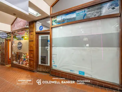 Local comercial en venta 2 pisos en Galeria Nahuel Huapi sobre calle Mitre (Centrico)