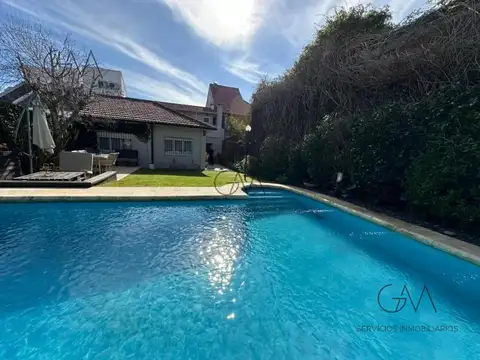 Casa en Alquiler con 1 cochera