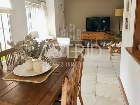 Casa 4 ambientes con 2 baños