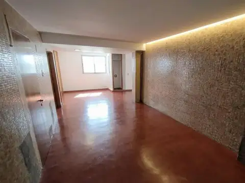 Casa 12 ambientes con 2 baños