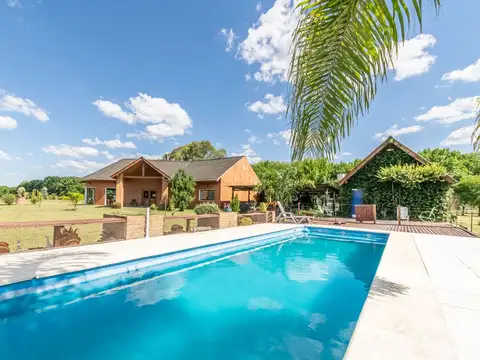 Venta casa 5 ambientes con pileta en La Macarena