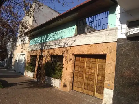 CASA  EN P.B. GARAGE TERRAZA QUINCHO