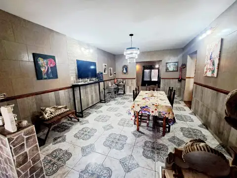 Casa en Venta con 3 cocheras
