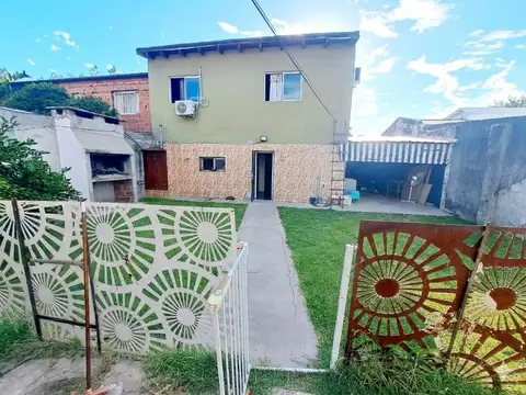 VENTA – CASA de 5 DORMITORIOS, con Patio y Departamento Independiente - FISHERTON, ROSARIO