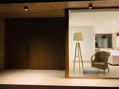 Casa en Alquiler Temporal con 2 cocheras