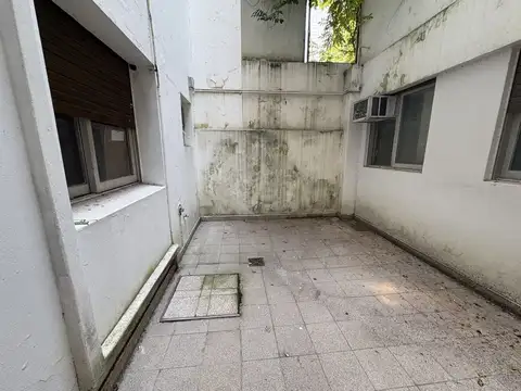 Oficina 19 ambientes con 17 baños