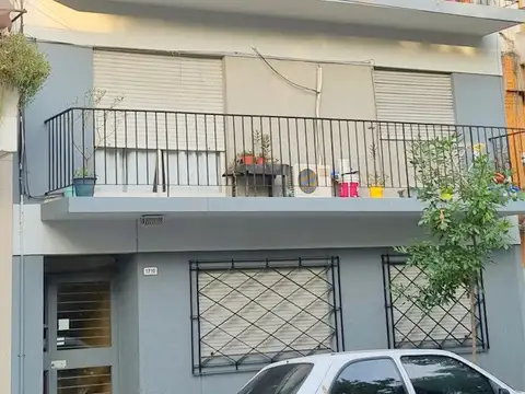 PLENO CENTRO COMERCIAL DE MATADEROS, PASOS AV J.B.ALBERDI 6000, 2 AMB  A LA CALLE CON BALCON, BAJAS EXPENSAS, RECIEN PINTADO