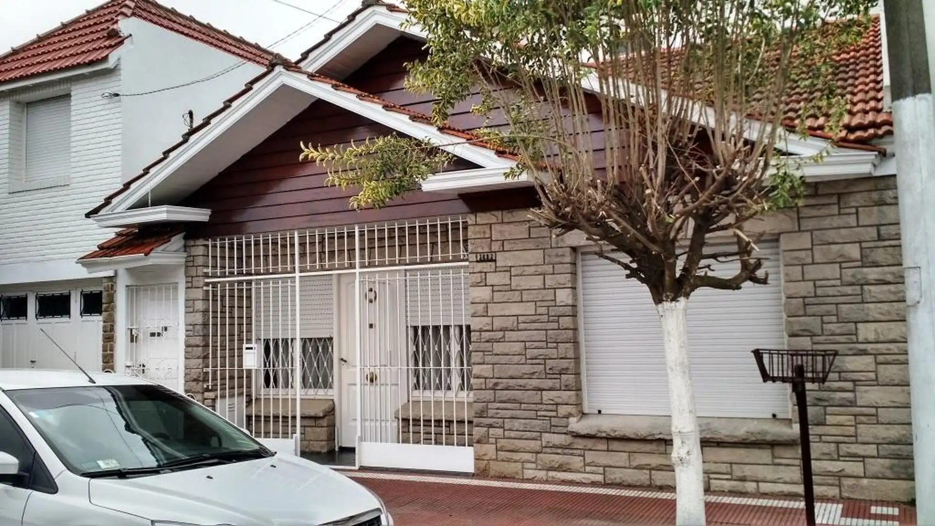 San José - Típico chalet marplatense + departamento. Ideal 2 familias. Sin garage