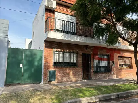 duplex tres amb. con patio / entrada de autos y terraz accesible