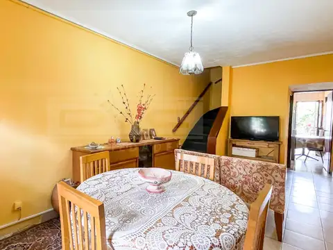 Manuela Pedraza al 3300 entre Castelli y Pueyrredon