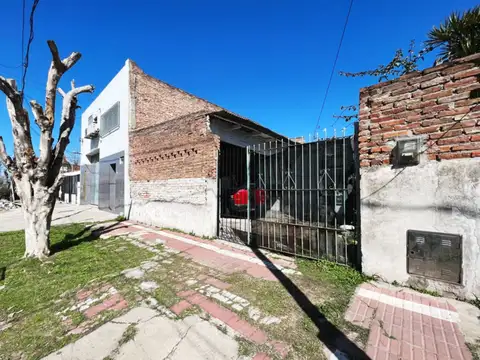 OPORTUNIDAD CASA DE 3AMB.C/COCHERA.FONDO LIBRE.  