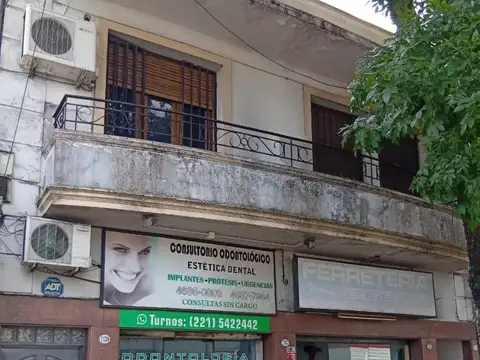PH DE 4 AMBIENTES AL FRENTE CON TERRAZA Y BALCON SIN EXPENSA
