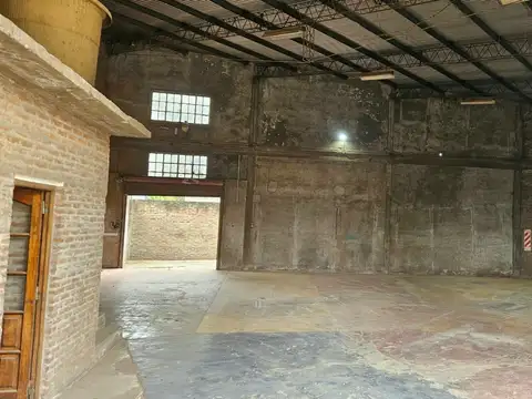 ALQUILER COMERCIAL EN IMPORTANTE ESQUINA. RUTA 26.