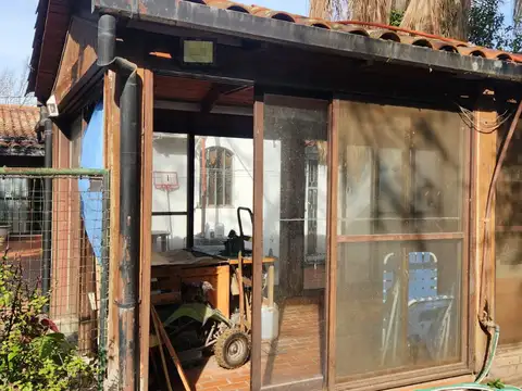 Casa 6 ambientes con 2 baños