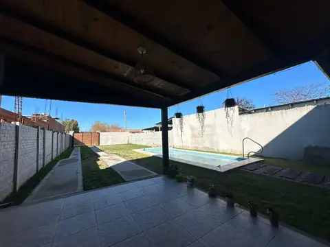 VENTA CASA CON PILETA EN SAN VICENTE
