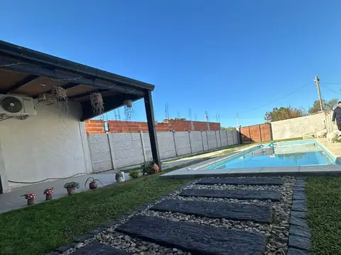 VENTA CASA CON PILETA EN SAN VICENTE