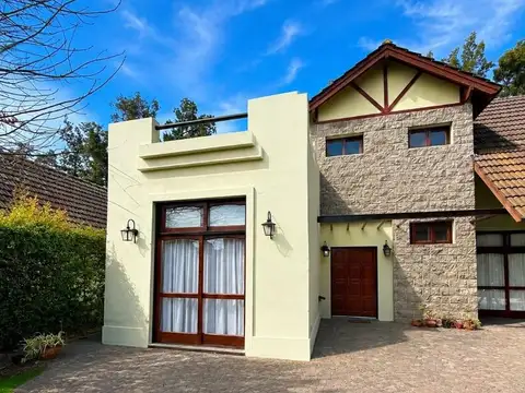 Casa en Venta con 2 cocheras