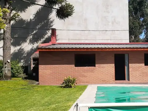 LOTE CON QUINCHO Y PILETA