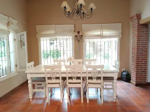 Casa en Venta con 2 cocheras