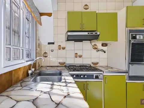 VENTA CASA 3 AMBIENTES con GARAGE, PARQUE y AMPLIO LOTE / VILLA LA FLORIDA, QUILMES