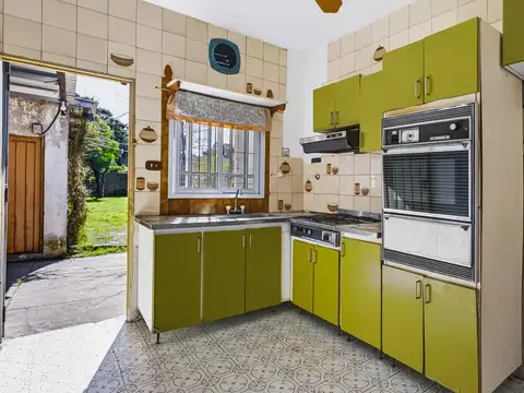 Casa en Venta con 3 cocheras