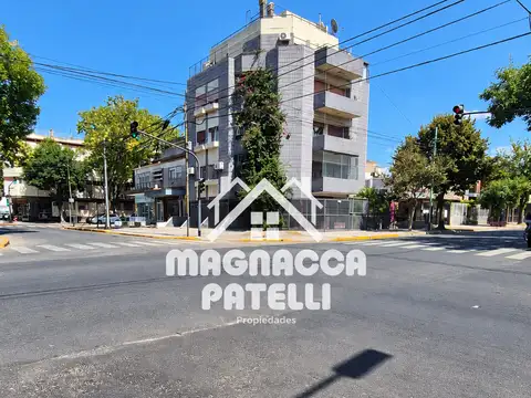 PISO 4AMB - ESCRITORIO - COCHERA - 4 BAÑOS