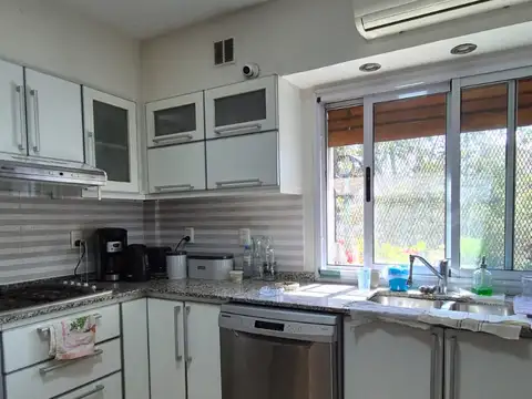 Departamento 4 ambientes con 2 baños