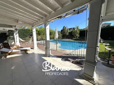 Casa 6 ambientes con 5 baños