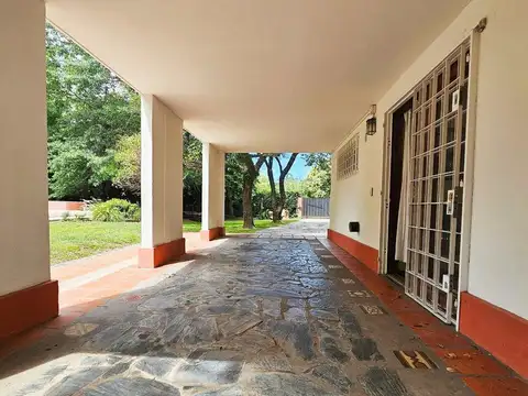 Casa en Venta con 4 cocheras