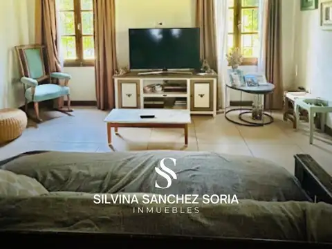 Casa en Venta con 2 cocheras