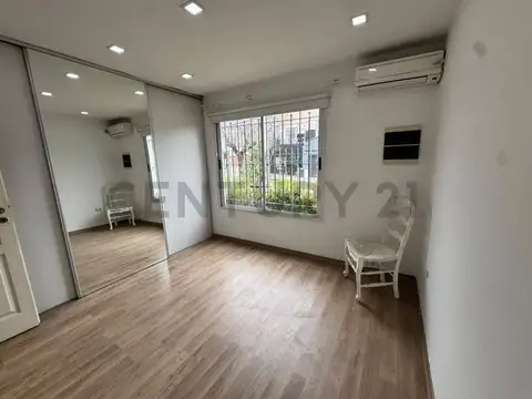 Depto Tipo Casa en Venta con 1 cocheras