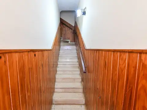 Casa 9 ambientes con 5 baños