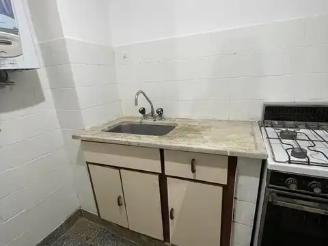 2 AMBIENTES LATERAL CON BALCON
