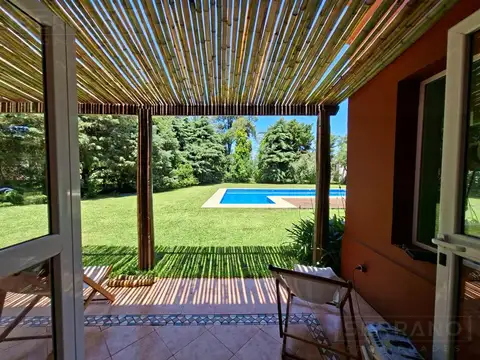 Casa en Venta con 2 cocheras