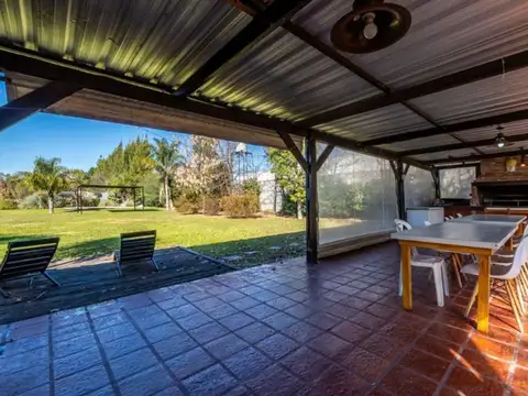 Casa en Venta con 5 cocheras