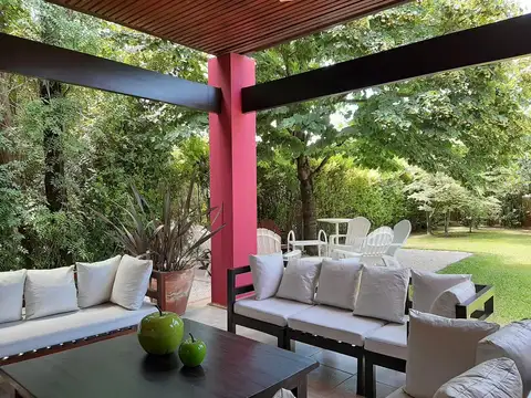 Casa en Venta con 6 cocheras