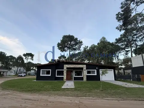 Casa 3 Dormitorios en Venta en Pinamar Zona Alamos