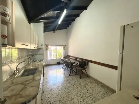 Casa en Venta con 3 cocheras