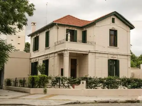 Casa en Alquiler en Belgrano R - Estilo Antiguo - 2 Plantas - Ideal uso profesional