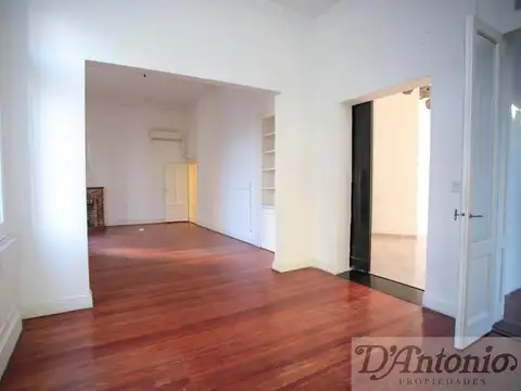 Casa en Alquiler con 4 cocheras