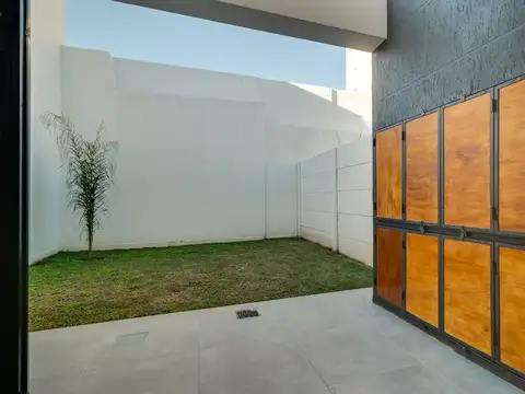 20 e/ 38 y 39 N° 300