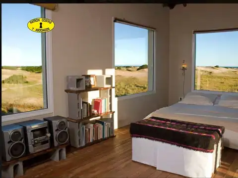 3269ML- ALQUILER Casa playa ubicada entre los médanos para 6