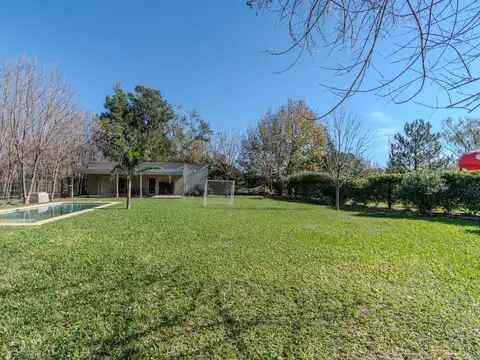 Casa en Venta con 2 cocheras