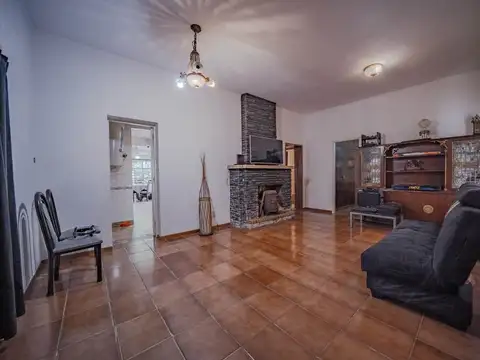 VENTA CASA 5 AMBIENTES CARAPACHAY PILETA